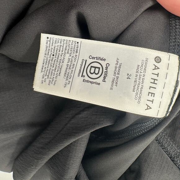 ATHLETA NWT Trekkie Skort in Black // 24 - Picture 10 of 14